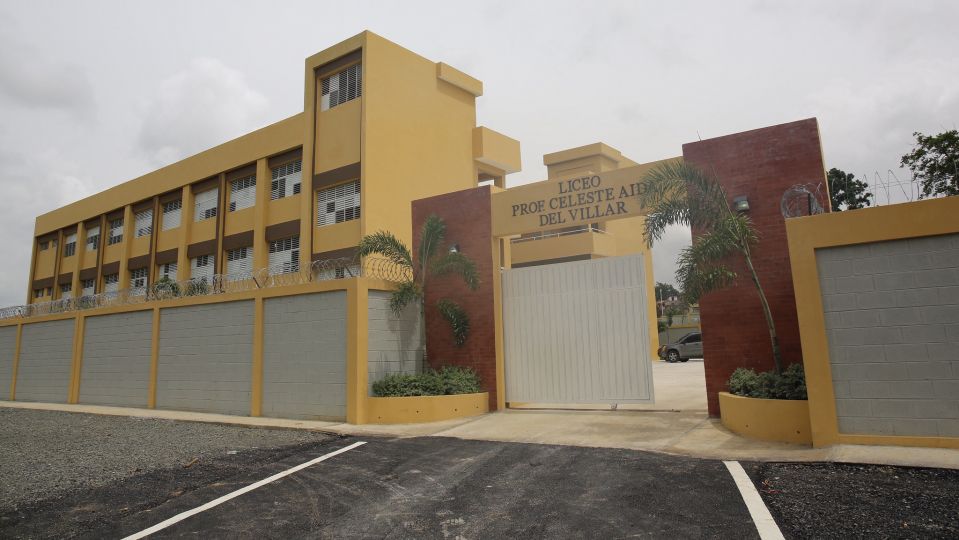 Danilo entrega liceo en Manoguayabo. “Esto es un sueño, todos quieren inscribirse aquí”