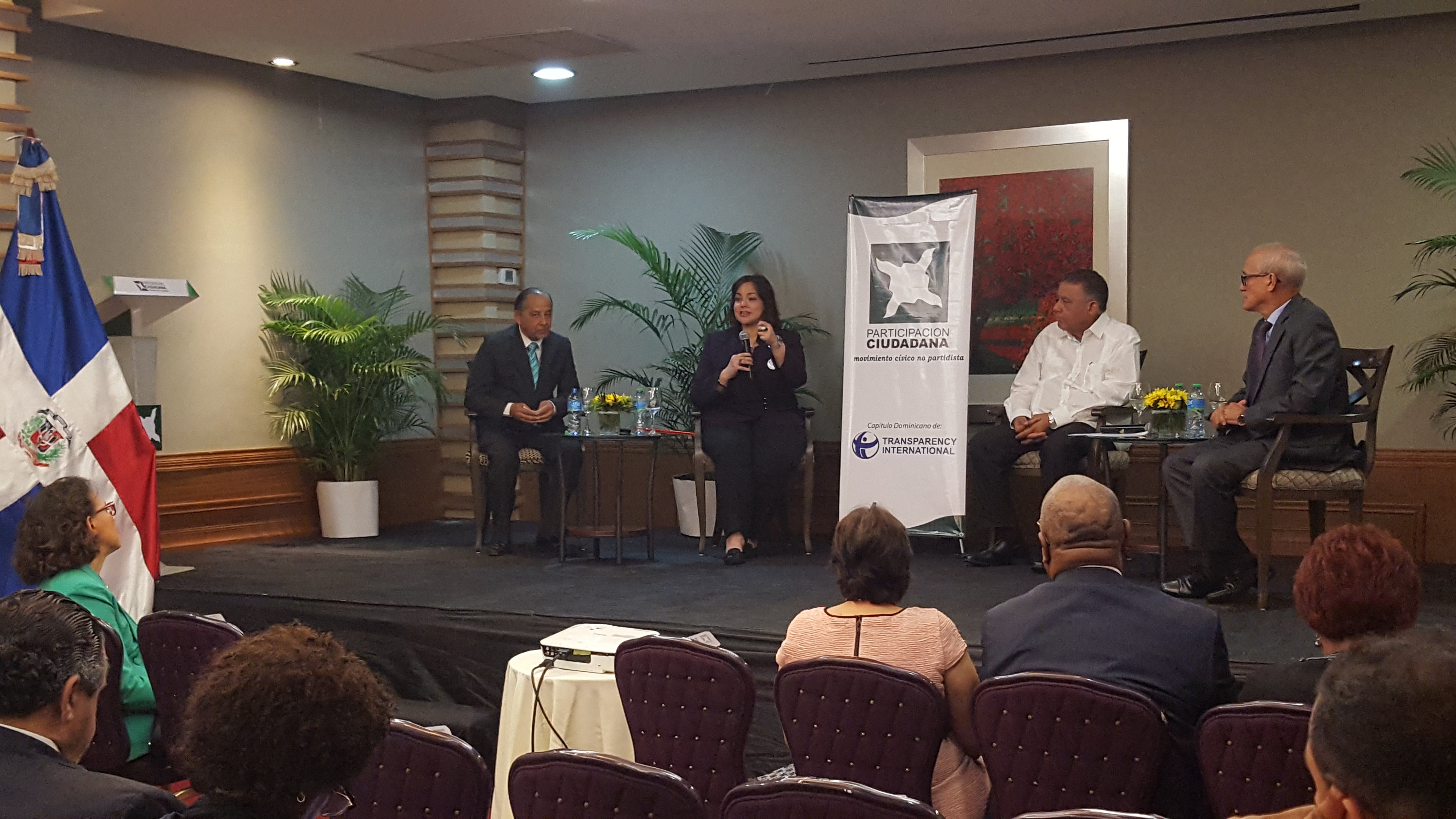 Directora de compras públicas participa en panel Participación Ciudadana