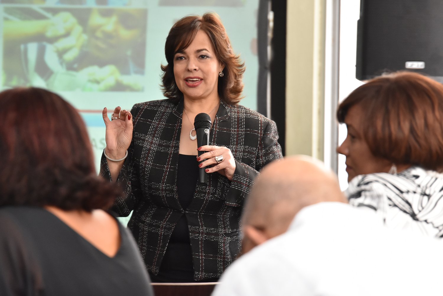 Mujeres recibieron contratos por más de 6 mil millones en 2017