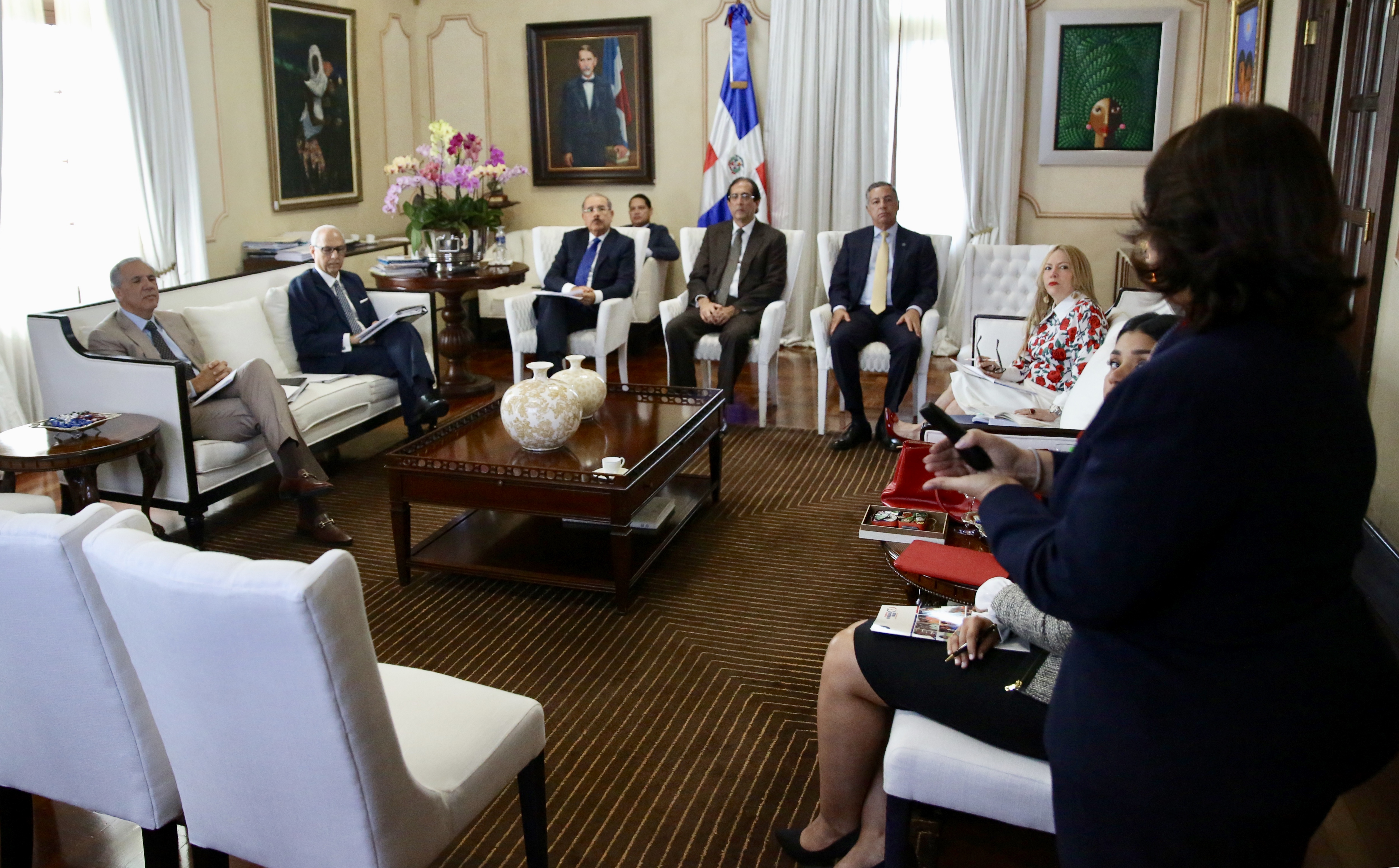 Modificación de la normativa de compras públicas dará prioridad a productores nacionales, mipymes, mujeres y sostenibilidad ambiental