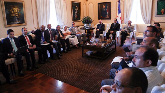 Presidente recibe Comisión Presidencial para Rescate de los Ríos Ozama e Isabela