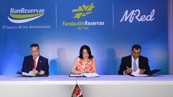 Firma de acuerdo para realizar pagos a través de subagentes bancarios