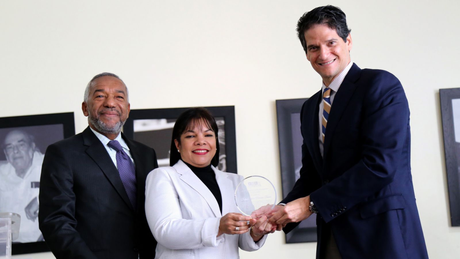 Entrega de reconocimiento por iniciativas a favor de inclusión de discapacitados