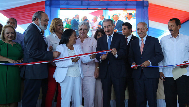 El presidente Danilo Medina entrega un centro de diagnóstico y 160 apartamentos en Dajabón