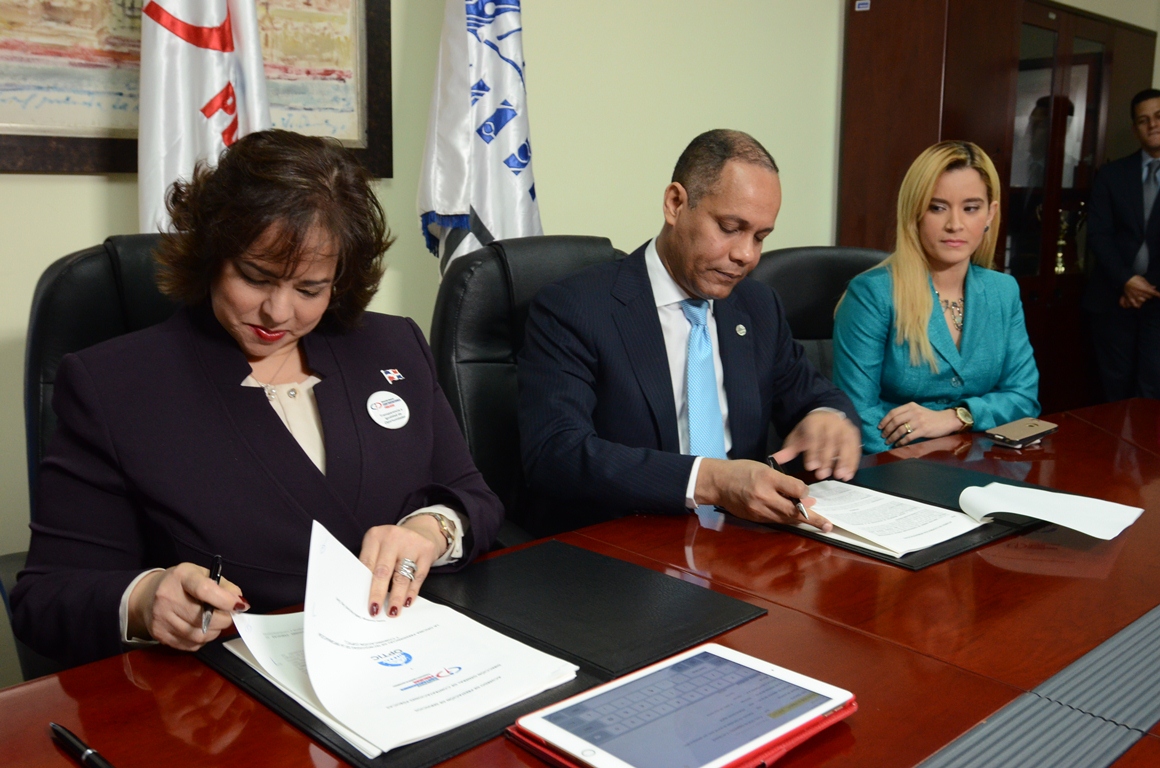 Contrataciones Públicas firma acuerdo con la OPTIC