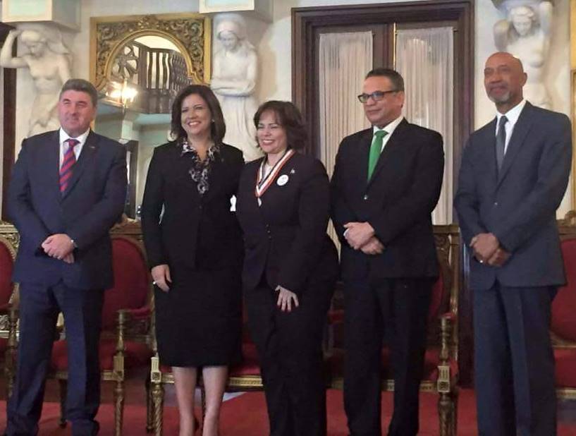 Contrataciones Públicas gana medalla de plata