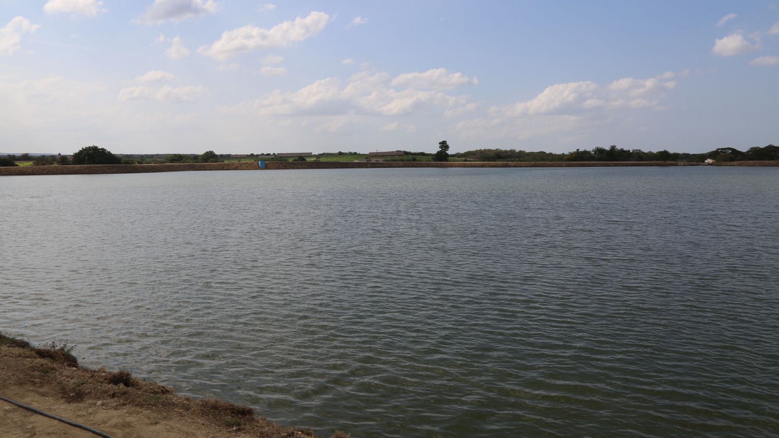 Danilo Medina entrega laguna Vanessa, canales y escuela