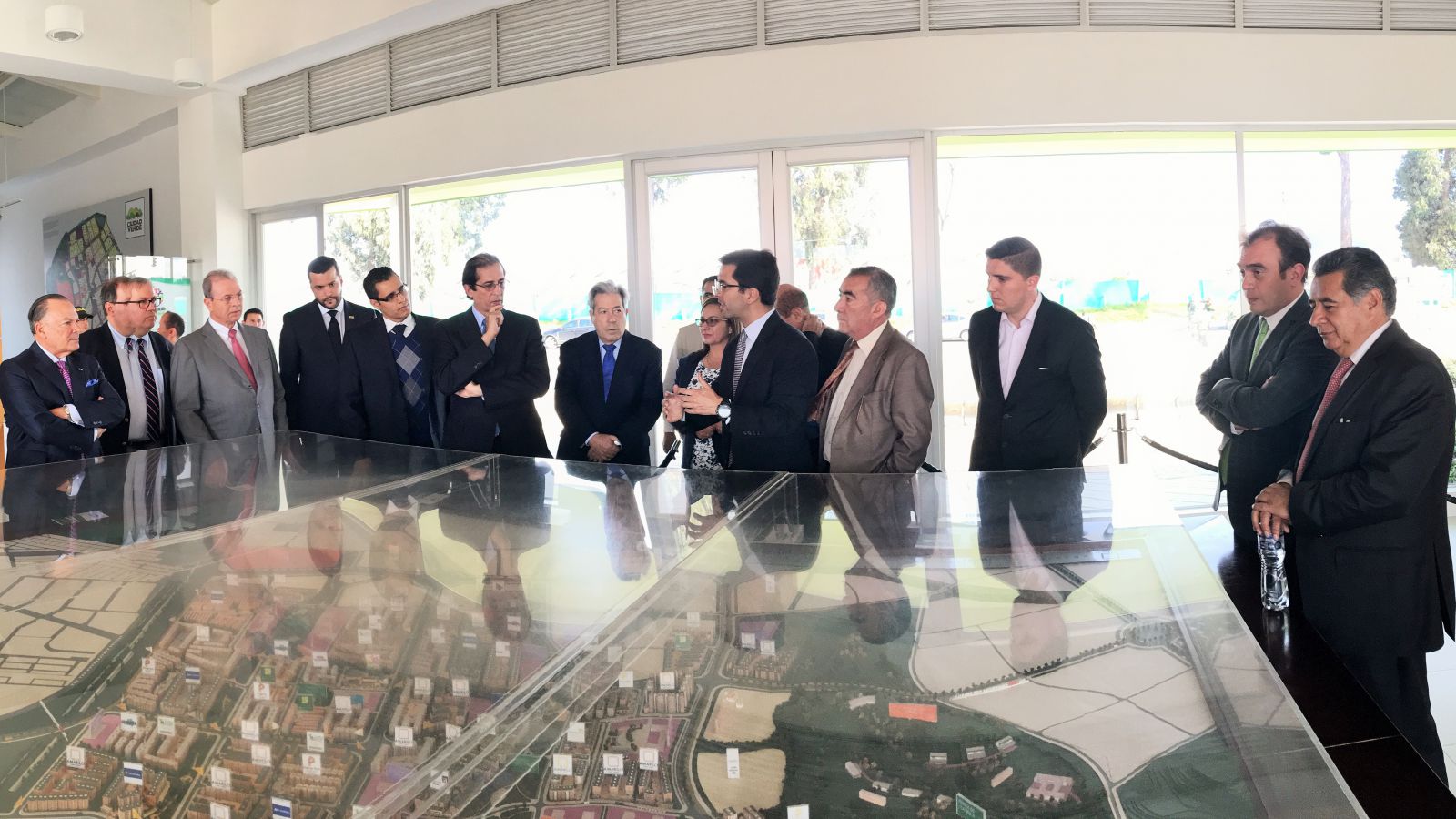 Delegación RD conoce experiencia colombiana alianzas público privadas y transporte