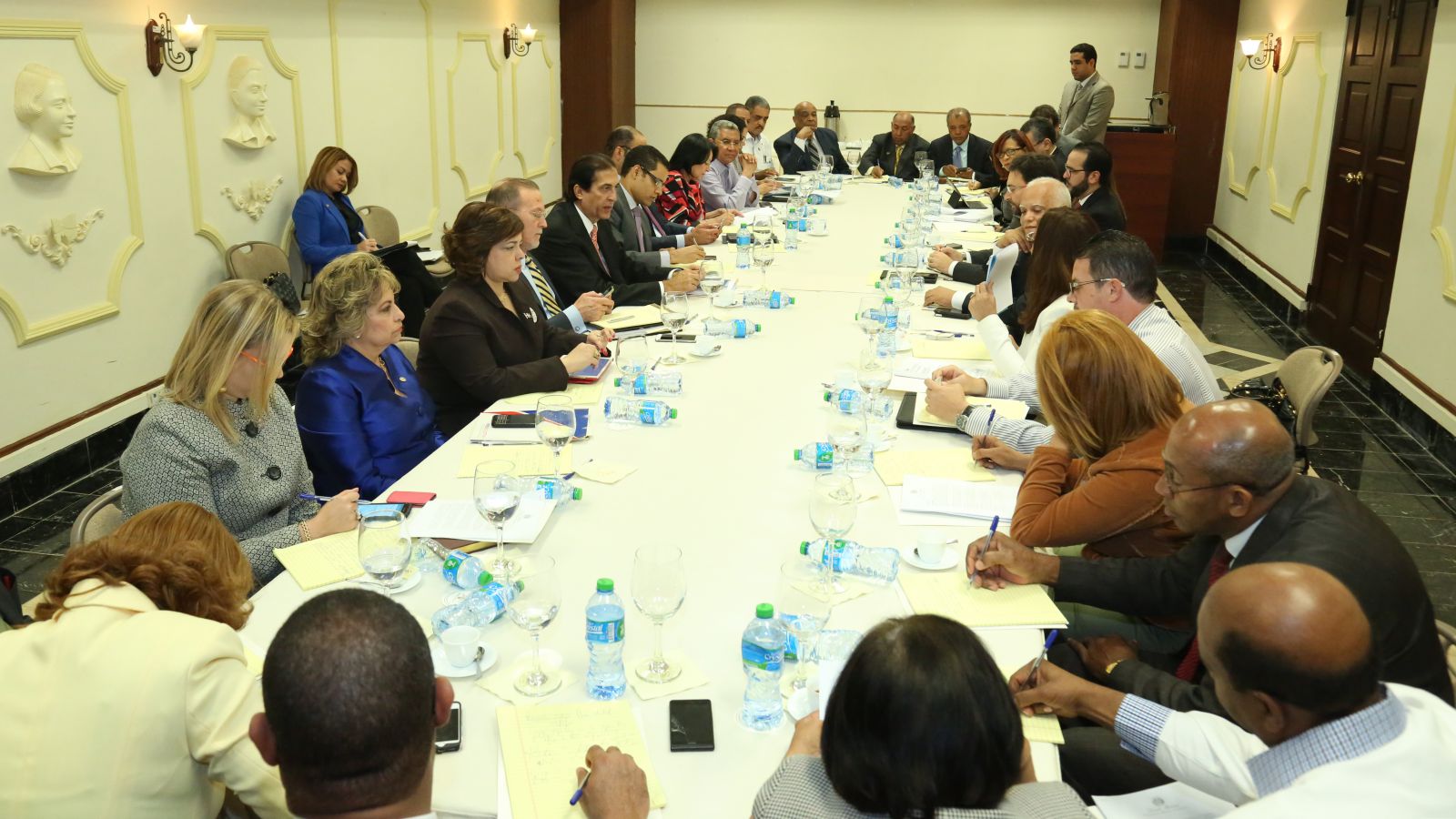 Ministro de la Presidencia convoca Consejo Consultivo MIPYMES