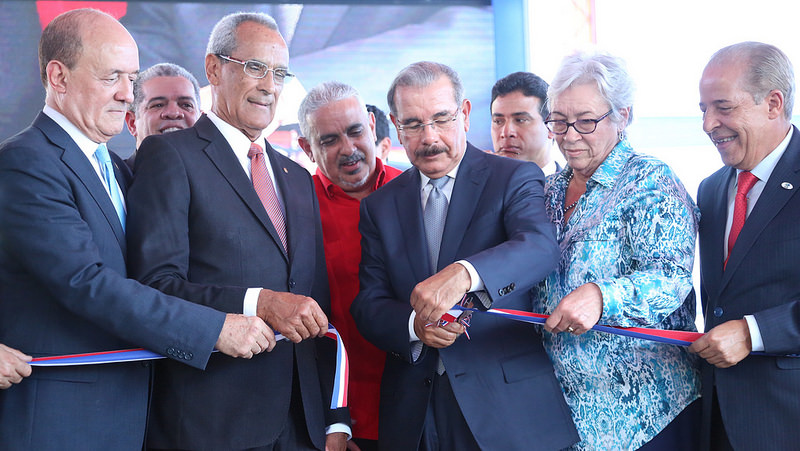 El presidente Danilo medina entrega hospital y estancia infantil