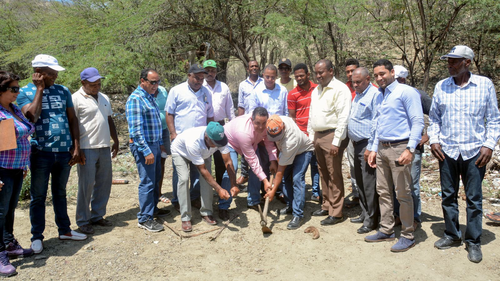 Primer picazo para construcción Centro de Acopio y rehabilitación sistema de riego