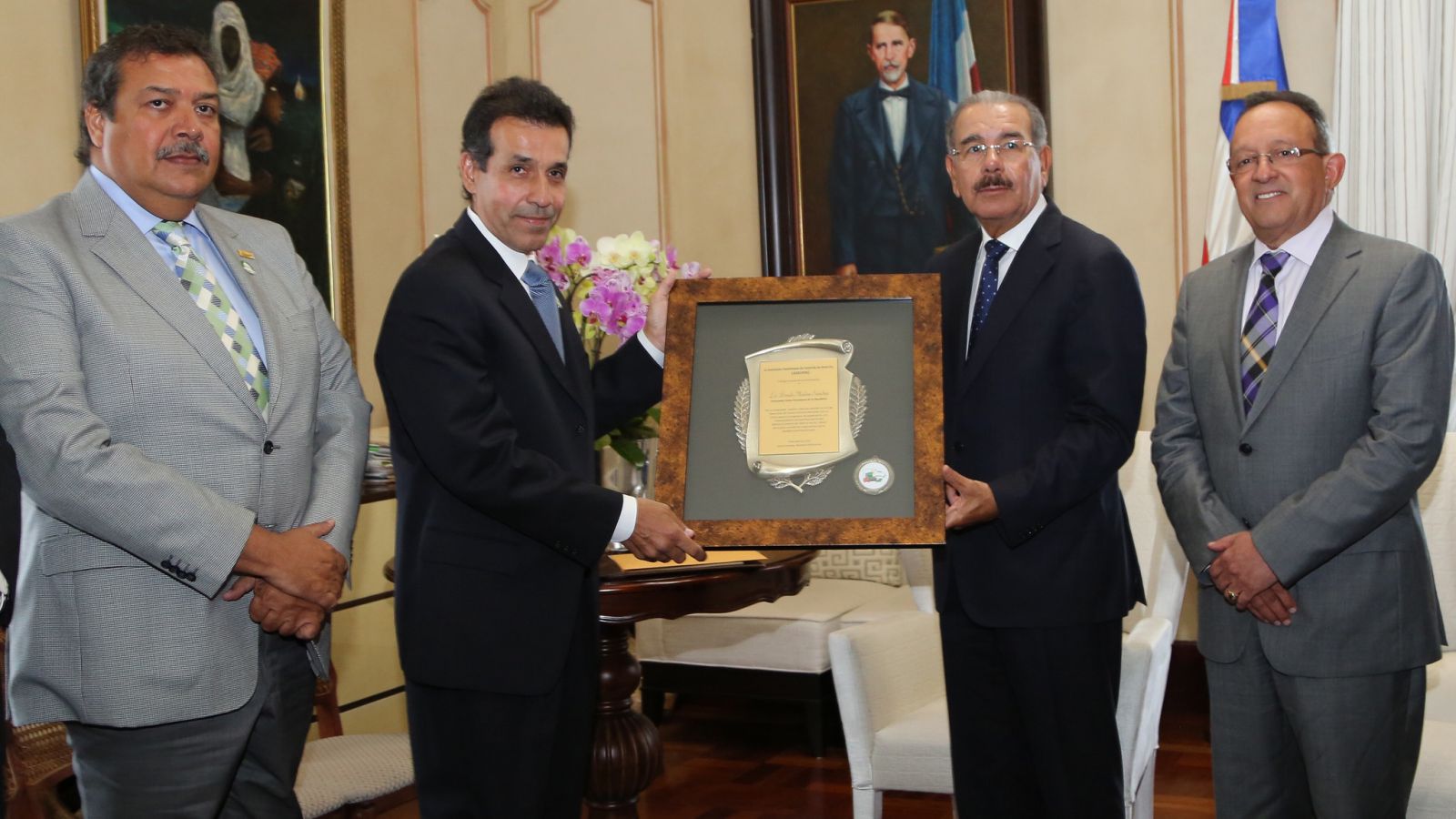 El presidente Danilo Medina recibe reconocimiento por arroceros