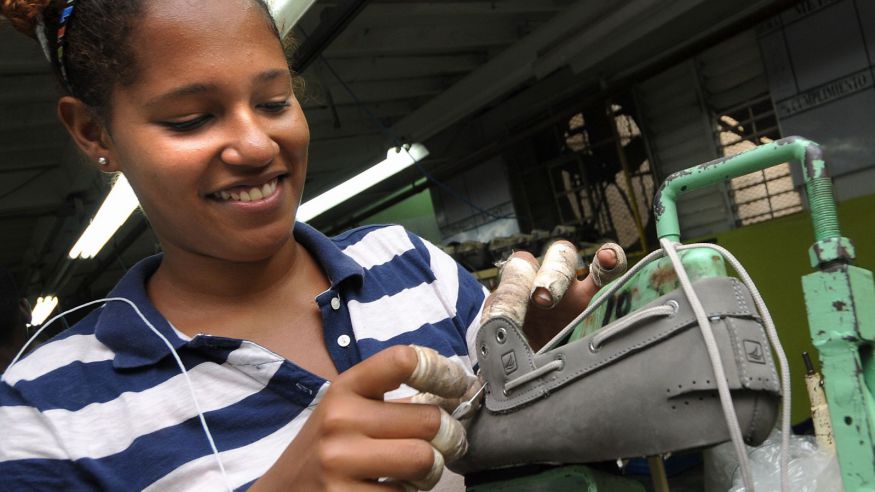 El presidente Danilo Medina felicita a los hambres y mujeres del país