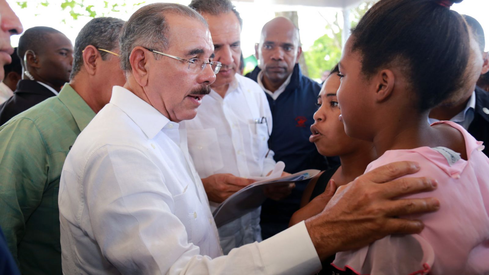 El presidente Danilo Medina visita sorpresa El Mamón, Guerra