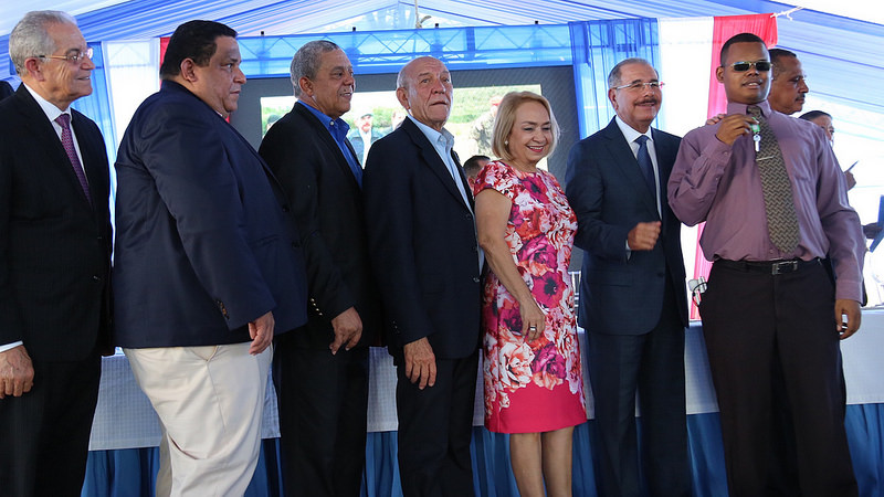 Gobierno entrega vivienda en Azua