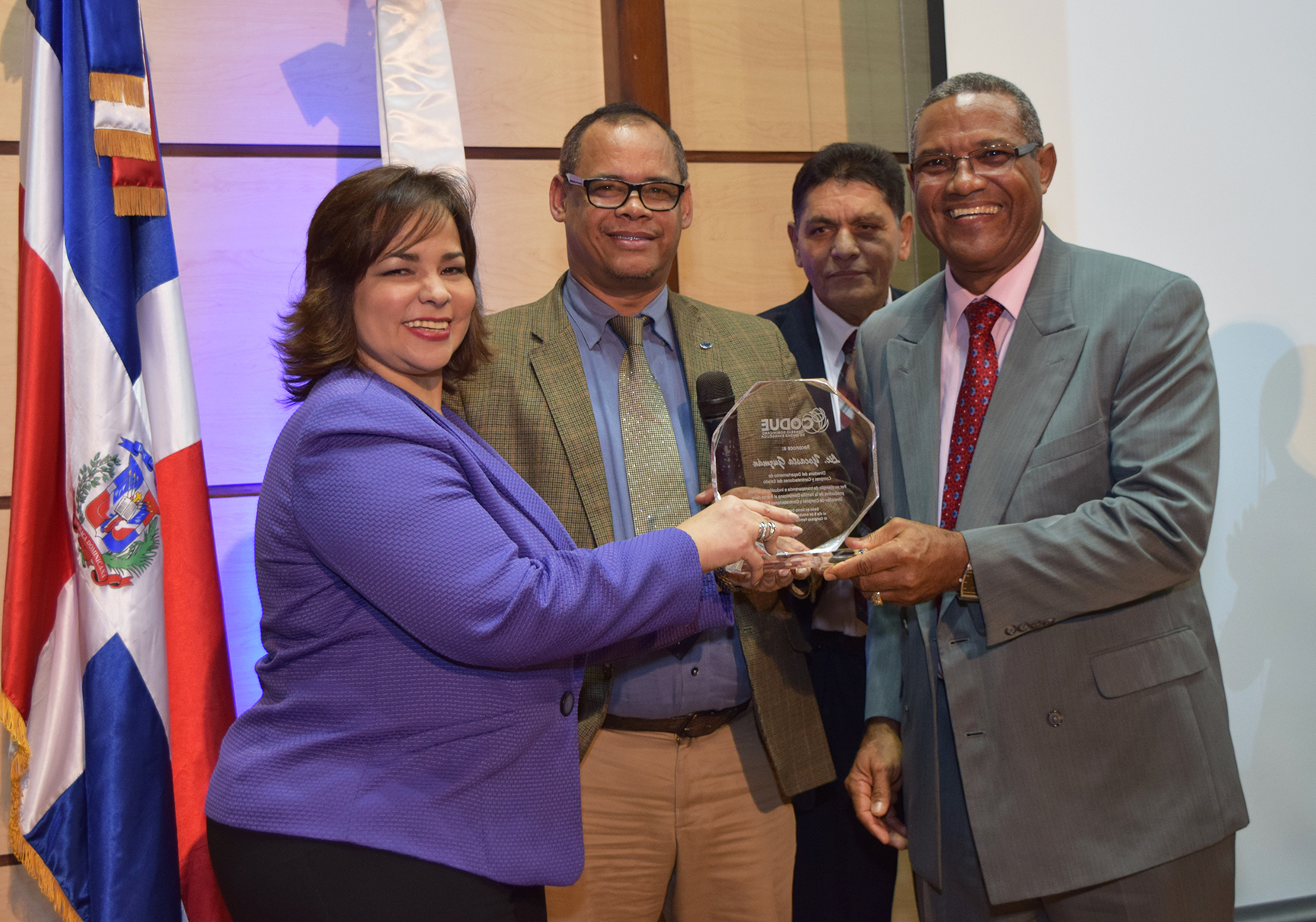 El Consejo Dominicano de Unidad Evangélica (CODUE) reconoce a la Dra. Yokasta guzmán