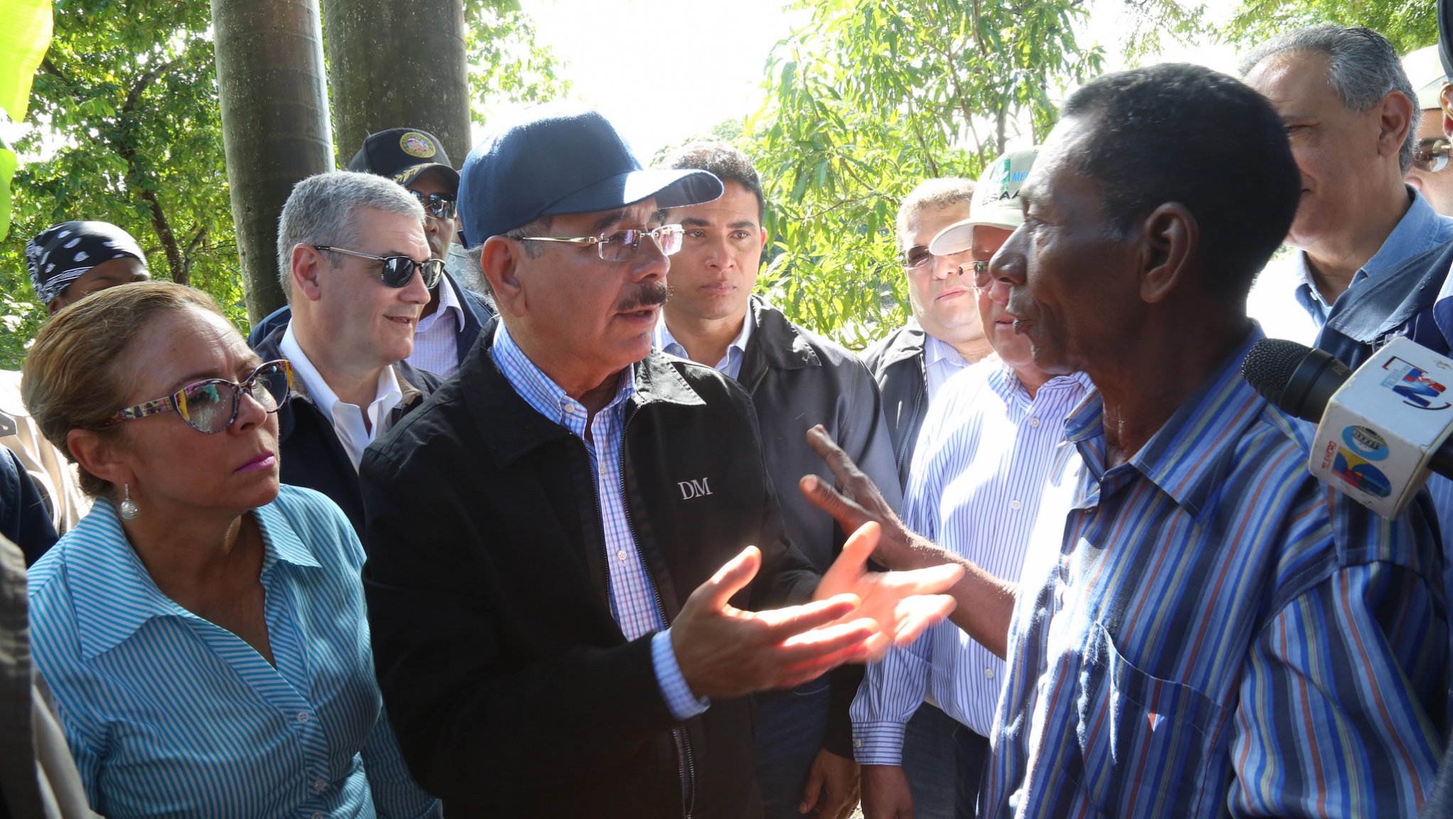 Danilo Medina visita familia afectado por lluvias