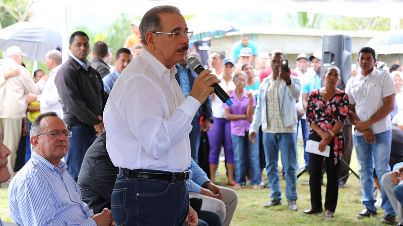 Presidente Danilo Medina se expresa ante cacaocultores el Seibo.