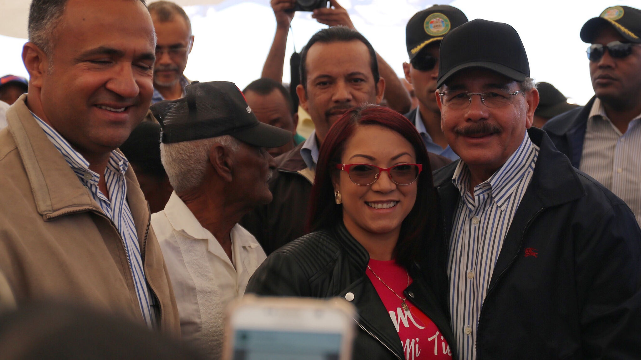 Presidente Danilo Medina visita productores en Azua
