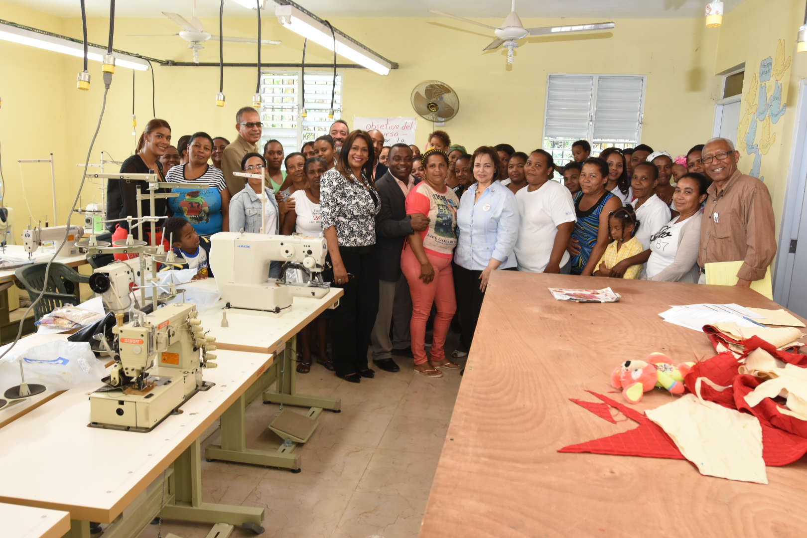 Directora Yokasta Guzman visita proveedoras en distintas regiones