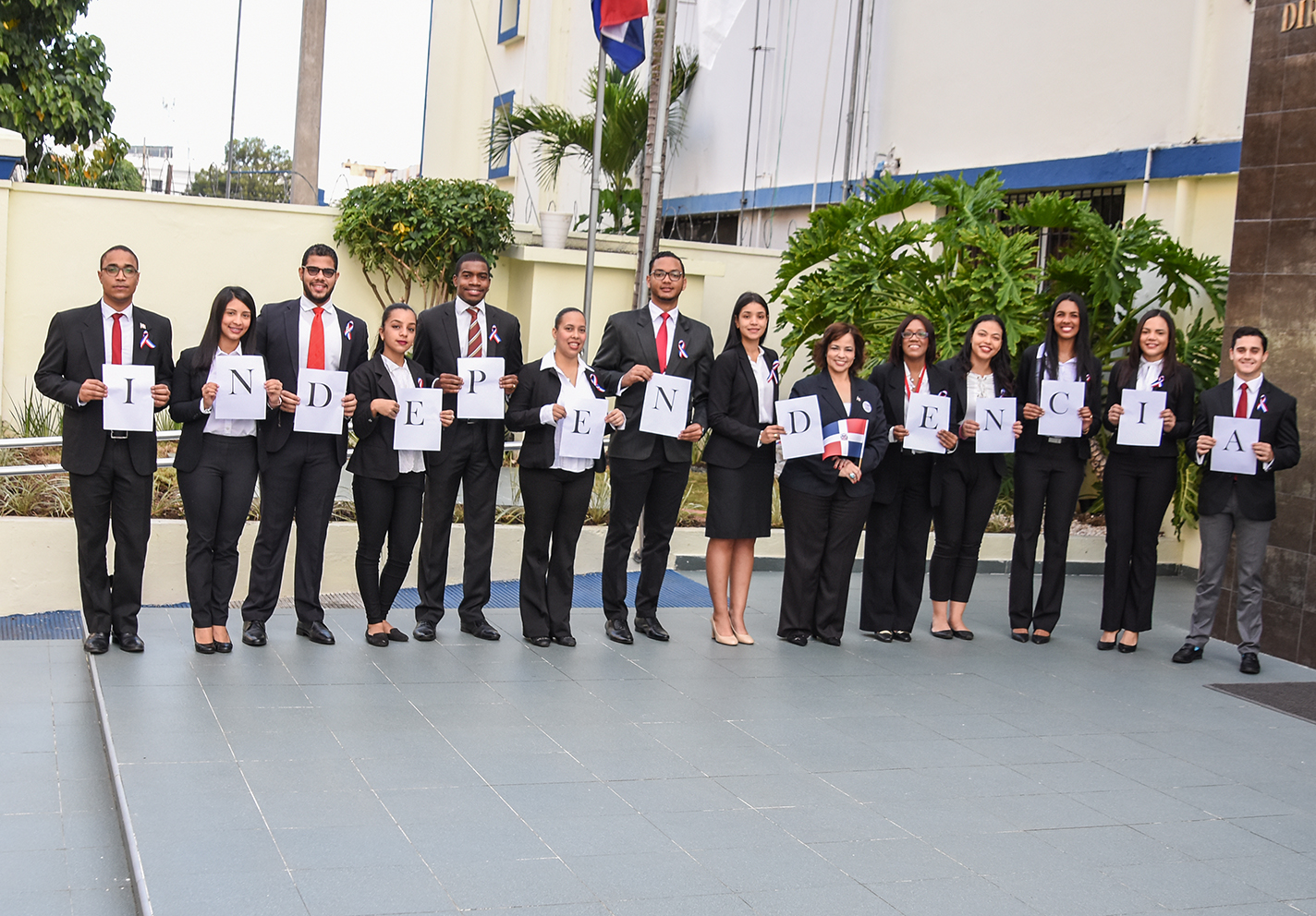 Contrataciones Públicas realiza actividades por mes de la Patria