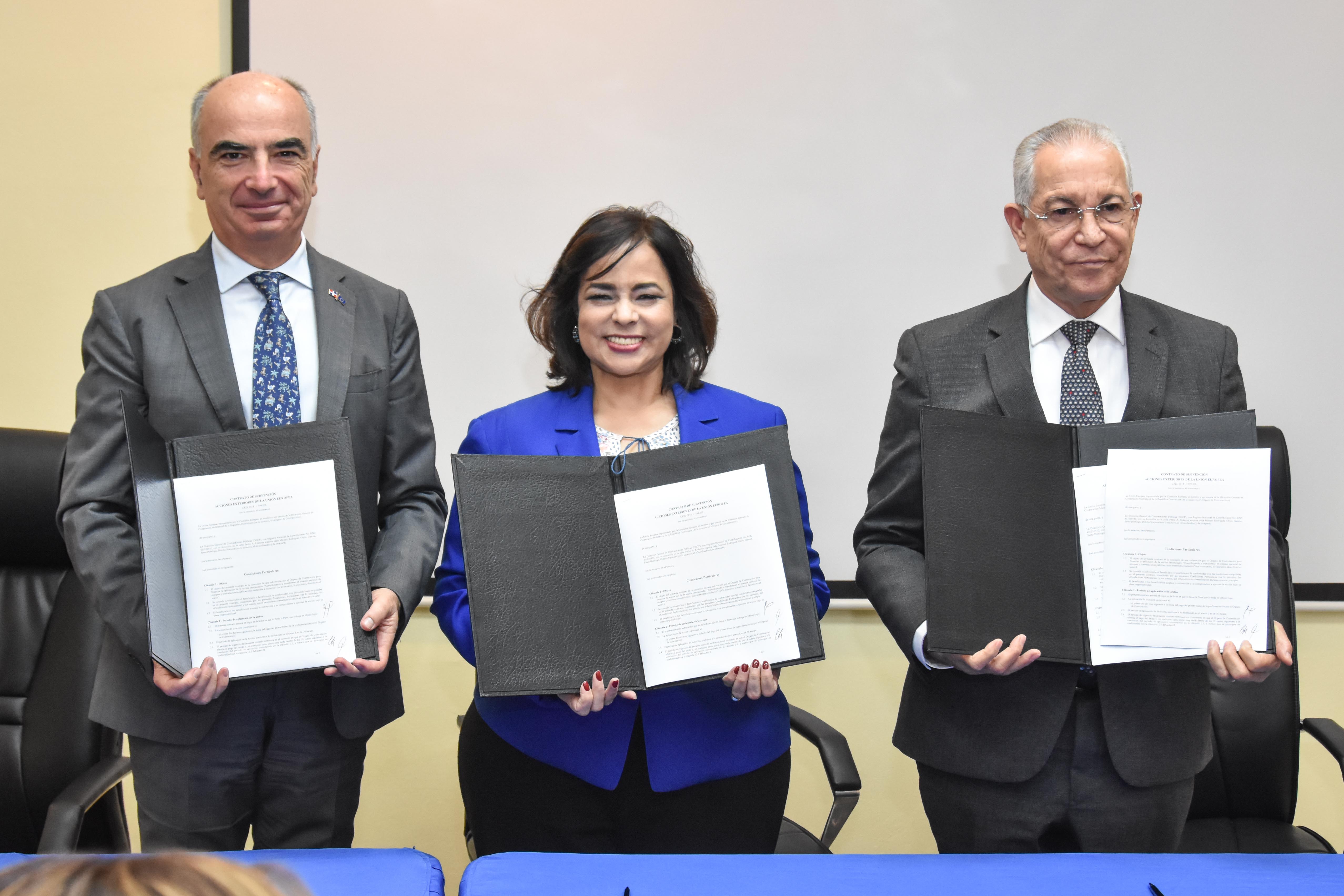 Contrataciones Públicas, la Unión Europea y la Dirección General de Cooperación Multilateral firman contrato