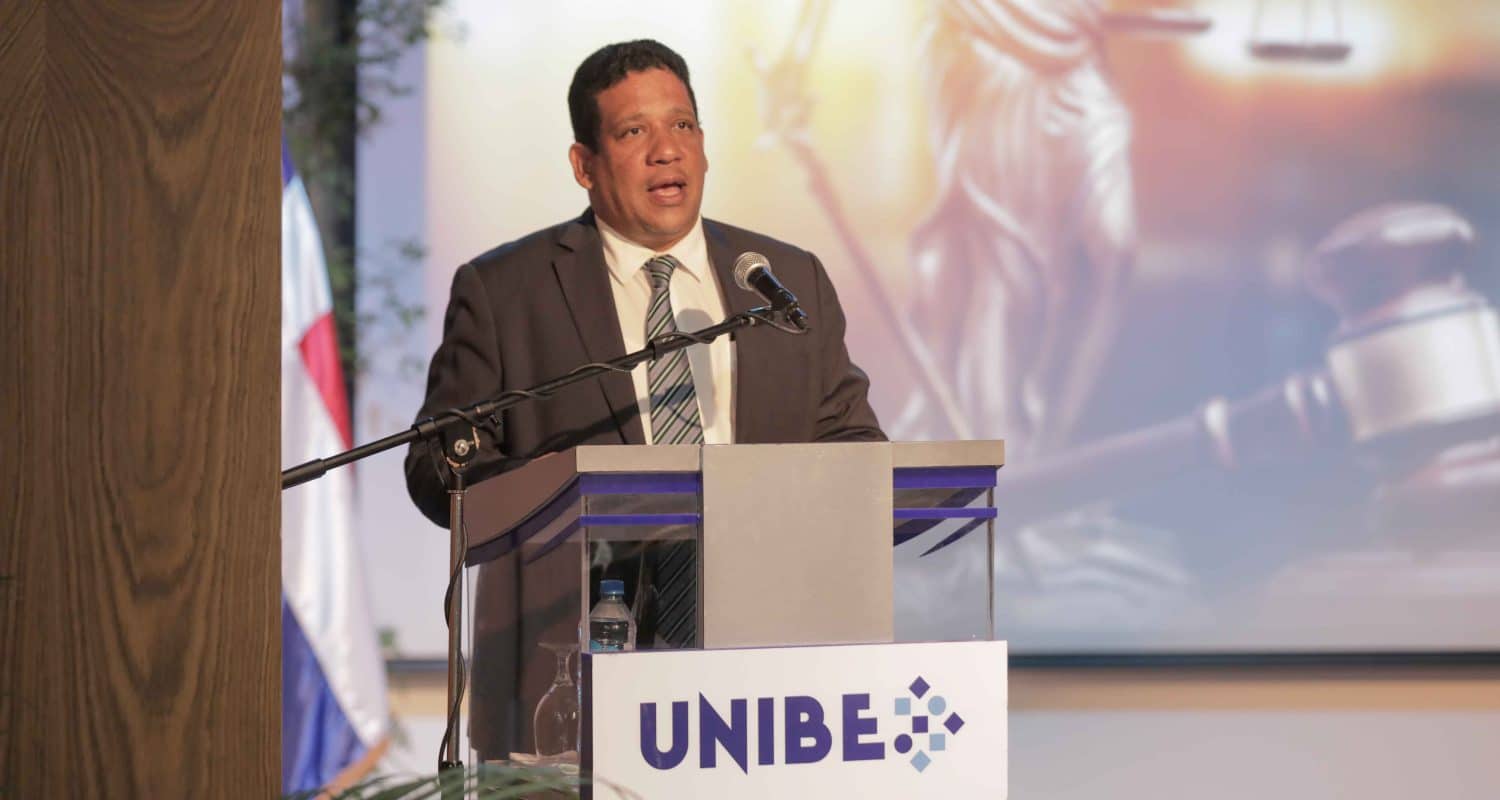 Director Carlos Pimentel