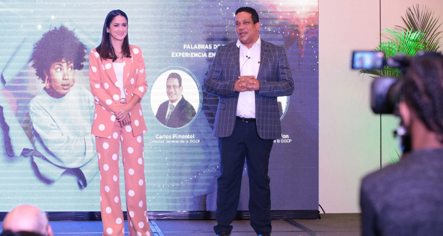 El director de la DGCP, Carlos Pimentel, y la subdirectora Crystal Fiallo explicaron los alcances de la nueva plataforma virtual de aprendizaje.