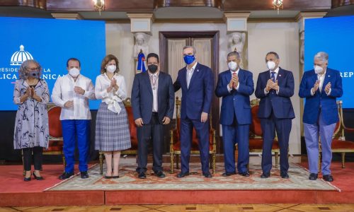 Contrataciones Públicas gana medalla de plata en Premio Nacional a la Calidad