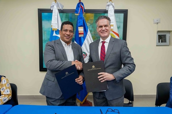 Dirección General de Contrataciones Públicas (DGCP) firma acuerdo con Centro Casas Comunitarias de Justicia (CCCJ).