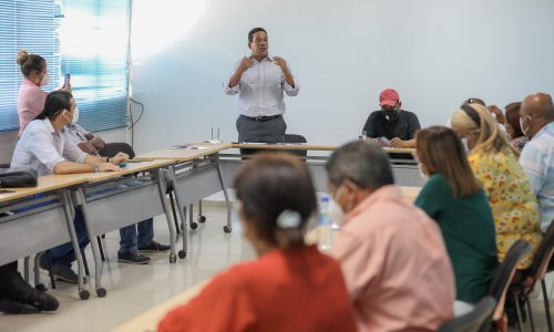 Carlos Pimentel consultas con proveedores y gobiernos locales