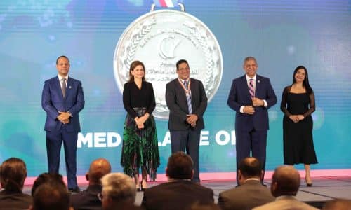 DGCP se alza con medalla de oro