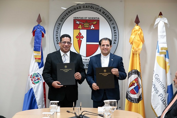 PUCMM y Contrataciones Públicas firman convenio para desarrollar programas de formación