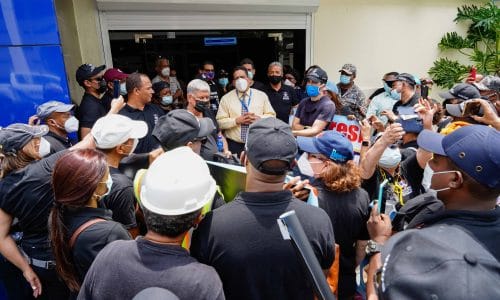 El Director Carlos Pimentel se reúne con contratistas del Minerd