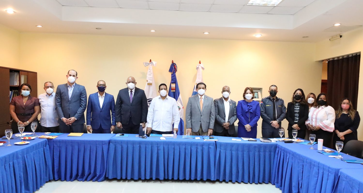 Ministros y directores saludan designación de oficiales de cumplimiento