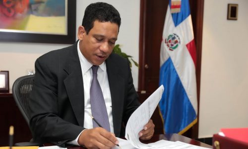 Director Carlos Pimentel