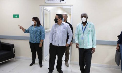 Director General de Compras y Contrataciones visita a Hospital Jaime Mota