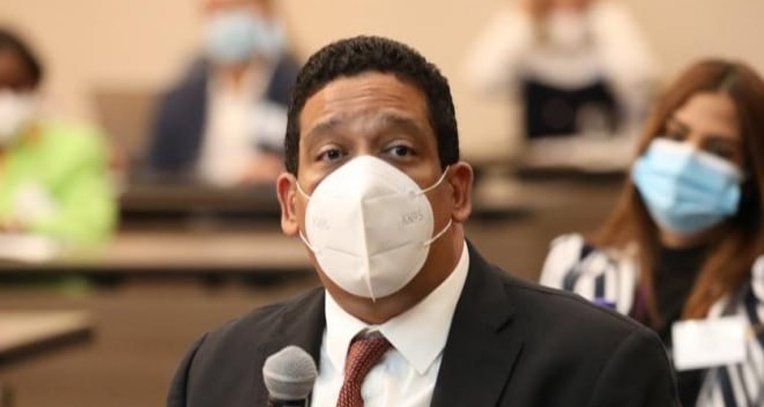 Director Carlos Pimentel