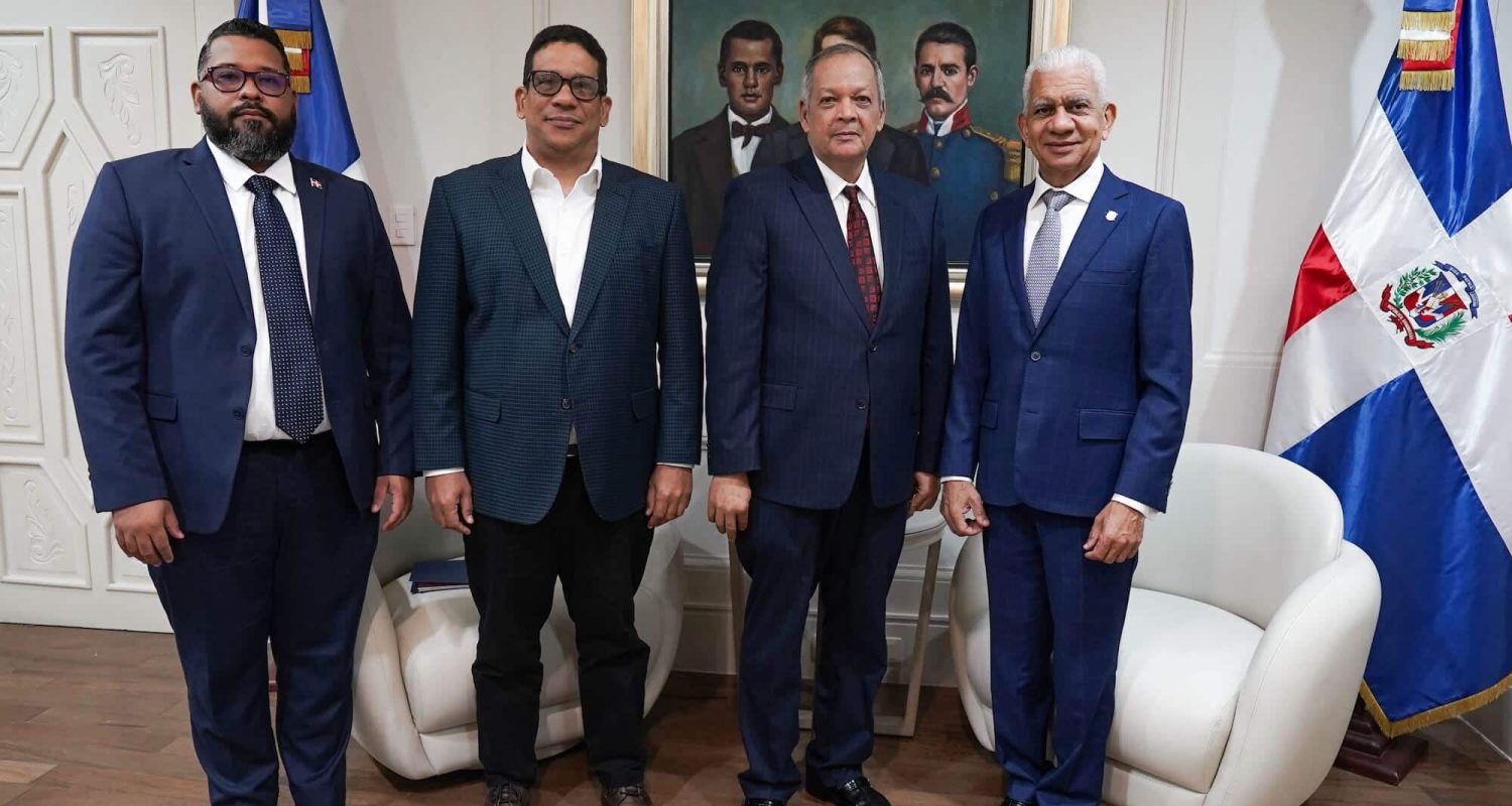 DGCP y Consultoría Jurídica del Poder Ejecutivo depositan en el Senado proyecto de ley de concesiones de obras y servicios