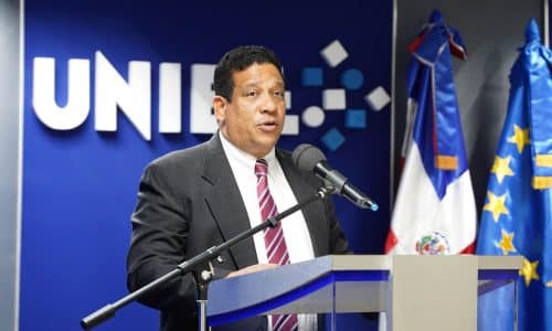 Director Carlos Pimentel pondera decreto