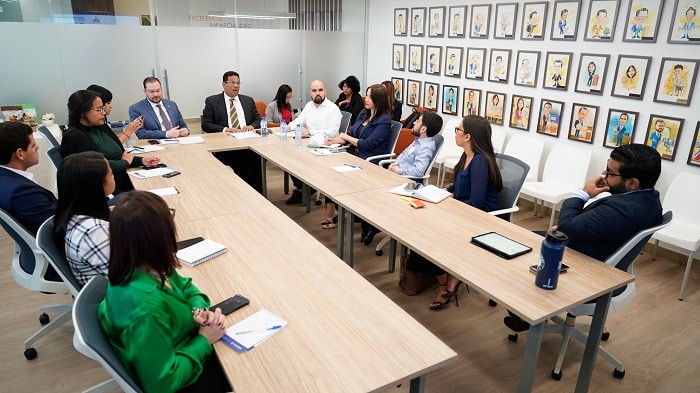 Director de la DGCP expone las iniciativas y retos de las contrataciones públicas a jóvenes empresarios