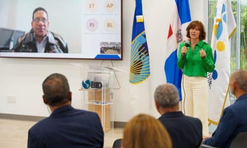 La actividad fue encabezada por el director general de la DGCP, Carlos Pimentel y la representante del BID en el país, Katharina Falkner-Olmedo.